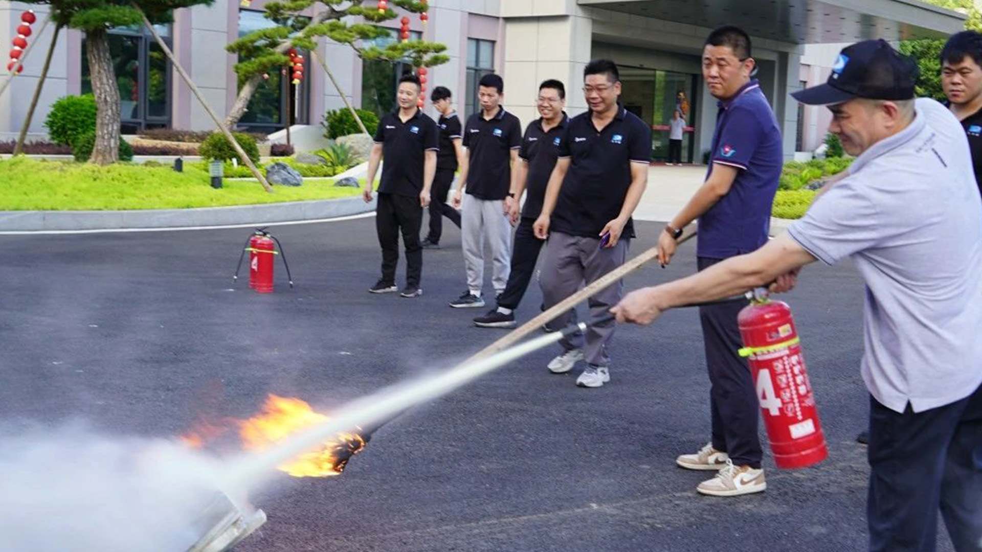 Simulacro de incendio para mantener la seguridad juntos